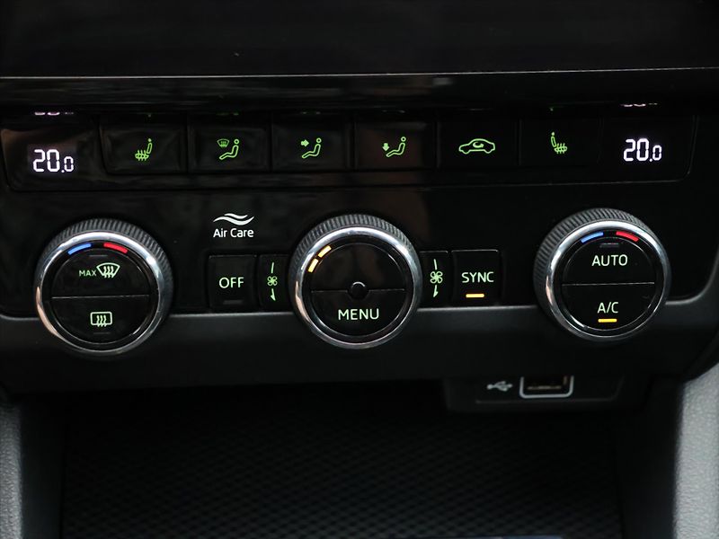 Škoda Octavia 2,0 TDI 135kW RS CZ Tažné - fotka 22 z 30