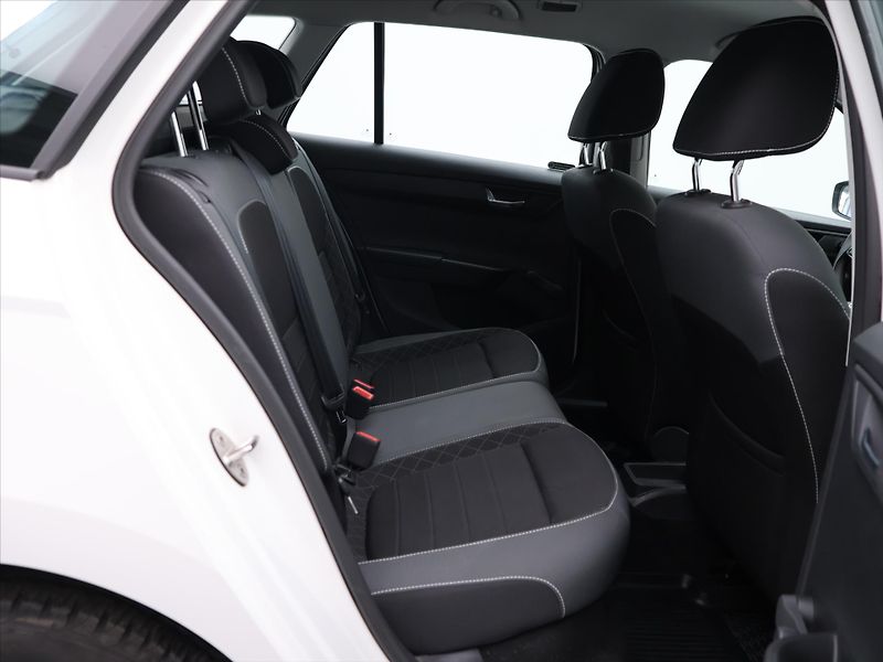 Škoda Fabia 1,0 TSI 70kW Ambition CZ DPH - fotka 13 z 32