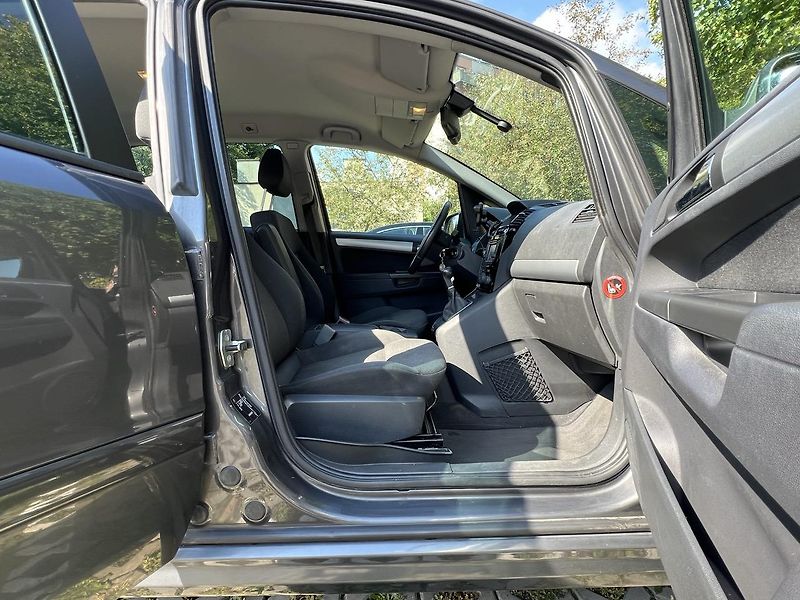 Opel Zafira (2012) - fotka 12 z 21