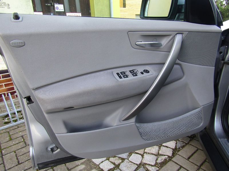 BMW X3 (2006) 2.0d 110kW 4x4 - fotka 18 z 41