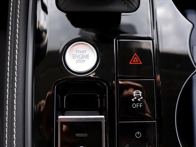 Volkswagen Touareg 3,0 TDI 170kW Limited Tiptroni - fotka 26 z 38