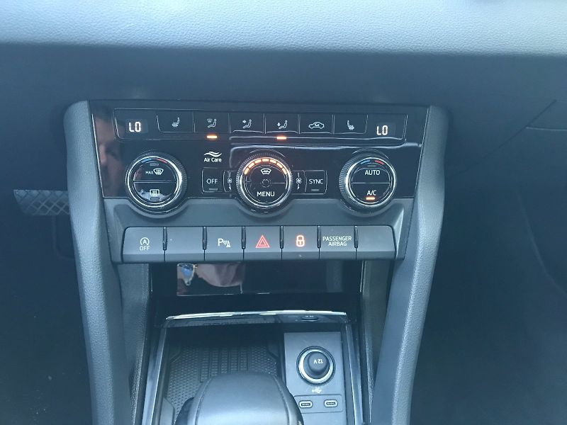 Škoda Karoq (2025) TOP SELECTION 1,5 TSI DSG - fotka 16 z 27
