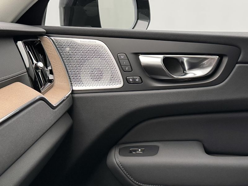 Volvo XC60 (2026) T6 AWD AUT DARK ULTRA - fotka 19 z 24