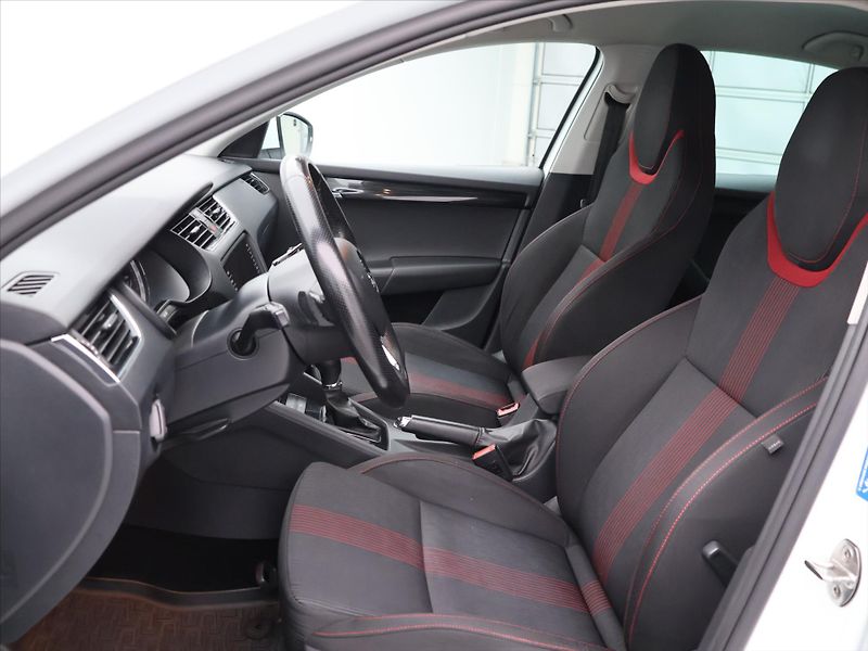 Škoda Octavia 1,4 TSI 110kW Style DSG LED CZ - fotka 11 z 30