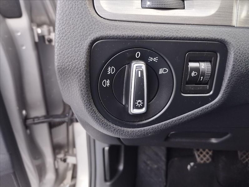 Volkswagen Golf 1,4 TSi 90KW - fotka 16 z 21