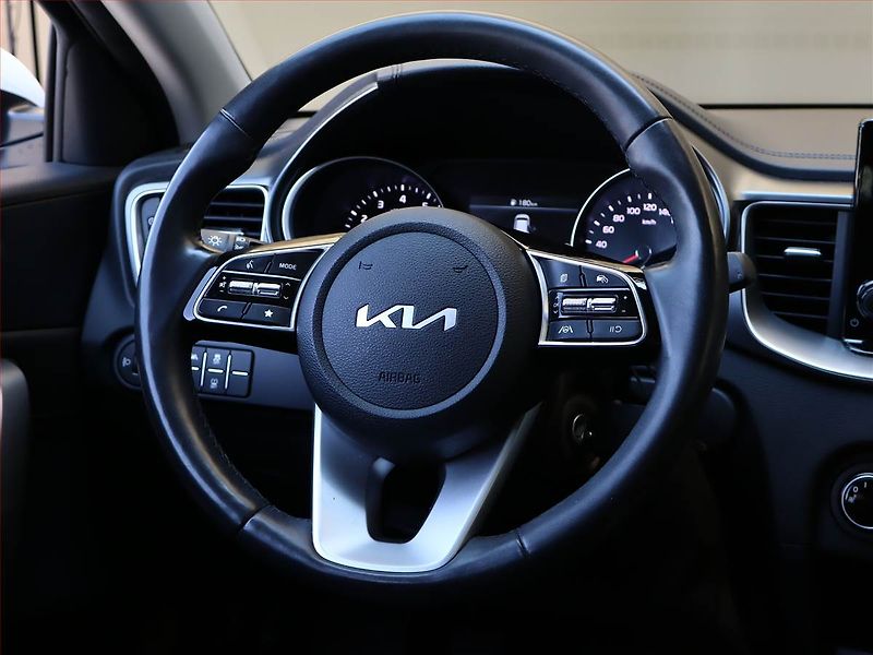 Kia Ceed (2022) 1.5 T-GDI, ČR,1.maj - fotka 13 z 16