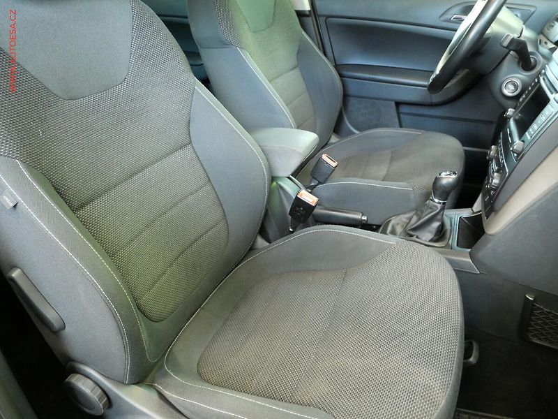 Škoda Yeti (2014) 2.0TDI, ČR, Xenon, AC - fotka 11 z 24
