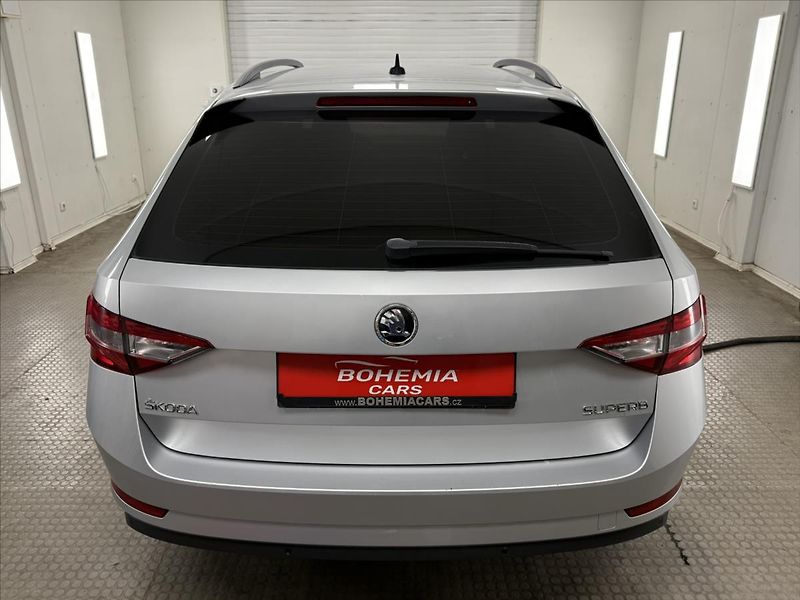 Škoda Superb 2,0 TDI ČR DSG NAVI CARPLAY - fotka 5 z 35