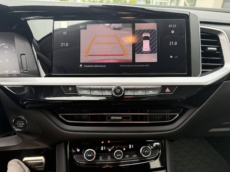 Opel Grandland GSe Plug In Hybrid 1.6 TURBO 4 - fotka 15 z 27