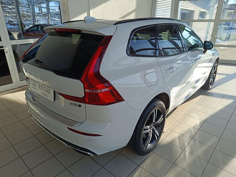 Volvo XC60 (2020) 2.0 B5 AWD 173kW R-Design AT - fotka 4 z 20