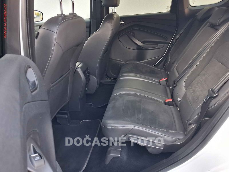 Ford Kuga (2016) 2.0 TDCi, ST-Line, navi - fotka 10 z 11