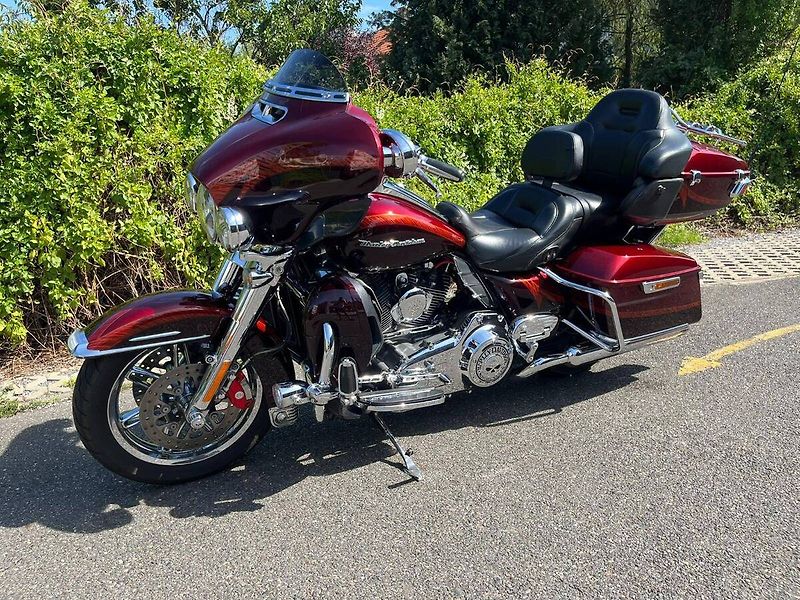 Harley-Davidson FLHTKSE ULTRA LIMITED CVO (2013) - fotka 4 z 16