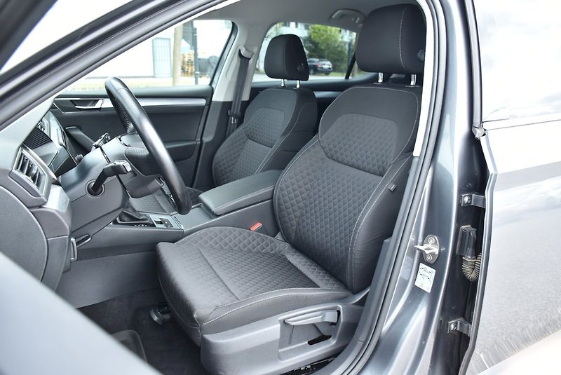 Škoda Superb (2022) Ambition 1.5 TSI 110kW DSG - fotka 24 z 30