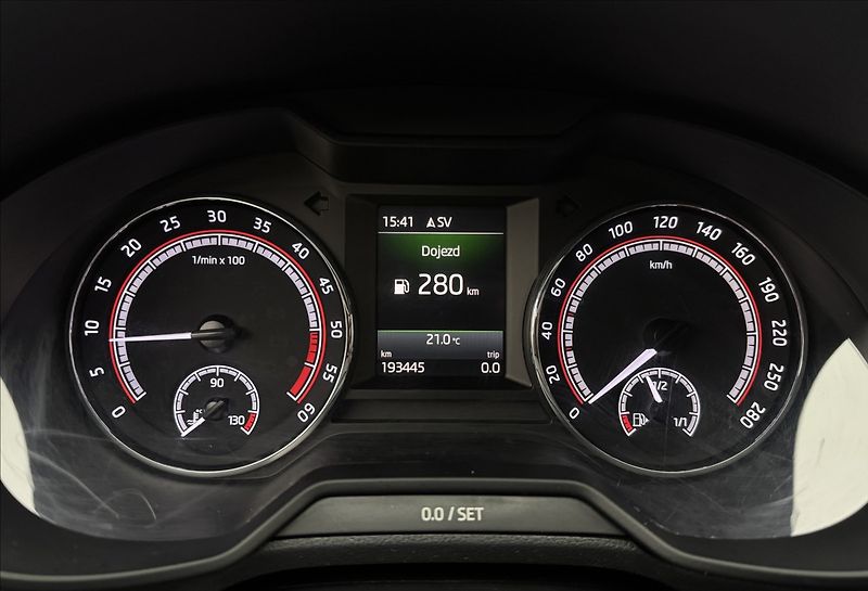 Škoda Octavia 2,0 135kW RS CHALLENGE 1MAJ ČR - fotka 13 z 43