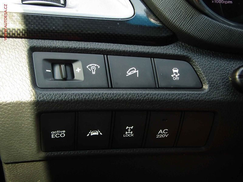 Hyundai Santa Fe (2015) 2.2 CRDi 4x4, 7míst, ČR, AT - fotka 17 z 25