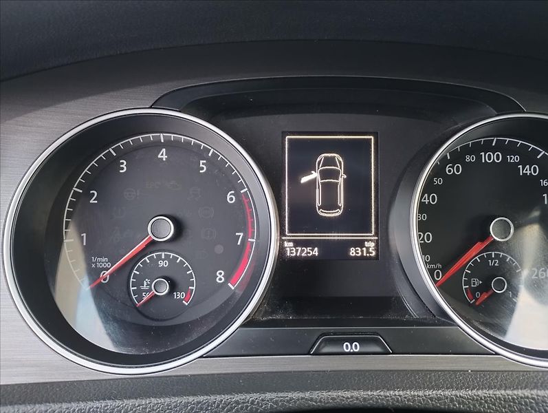 Volkswagen Golf 1,4 TSi 90KW - fotka 17 z 21