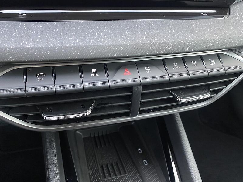 Škoda Octavia Combi 1,5 TSI Top Selection - fotka 22 z 29