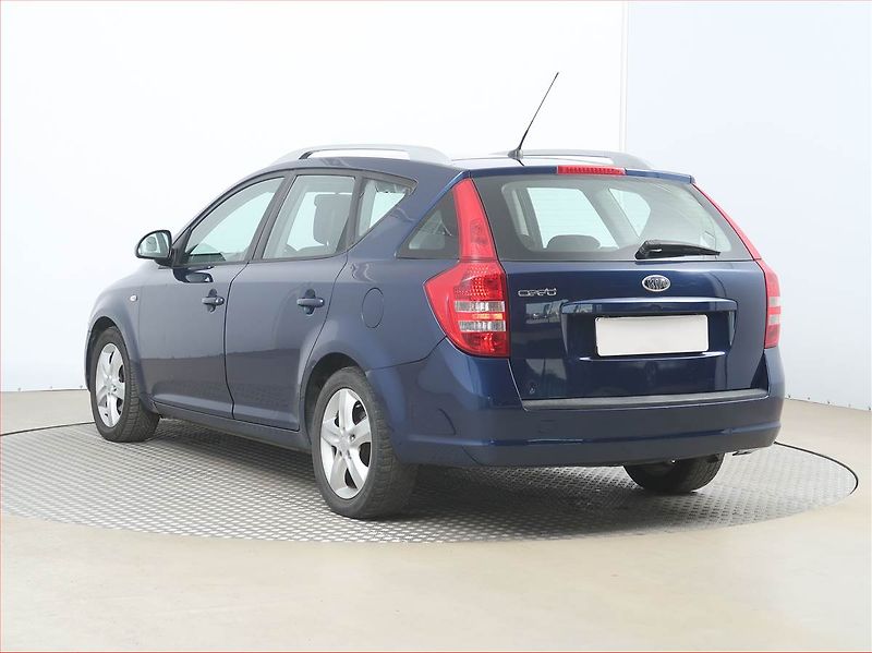 Kia Ceed (2009) 1.6 CVVT, nová STK, zamluveno - fotka 4 z 14