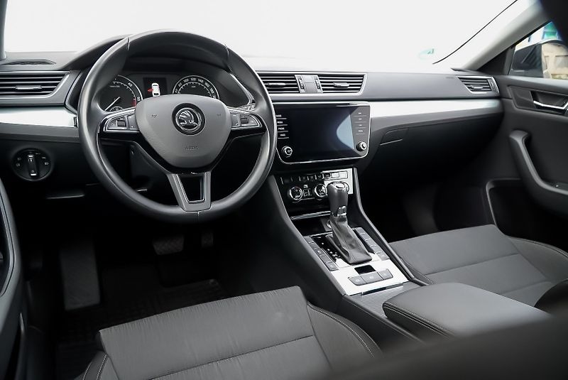 Škoda Superb 2.0 TDI 140kW 4x4 full servis - fotka 25 z 37