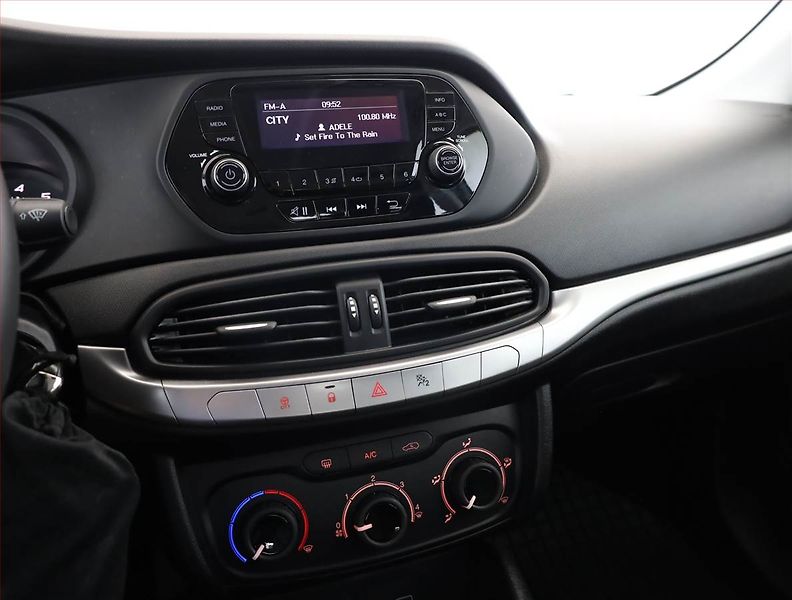 Fiat Tipo (2018) 1.4 16V, Serv.kniha, Tempomat - fotka 10 z 19