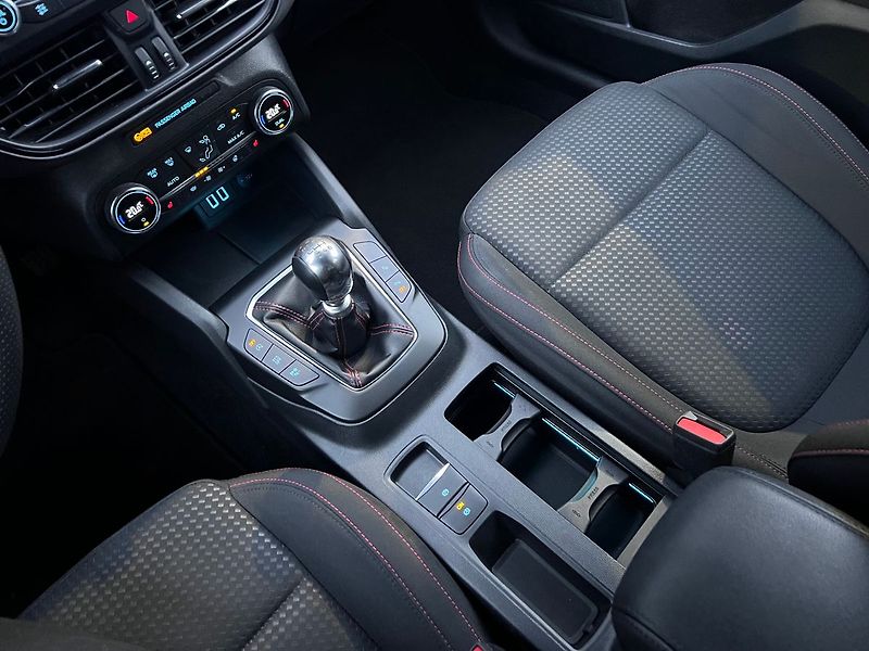 Ford Focus (2021) 1.5 TDCI ST-LINE - fotka 31 z 46