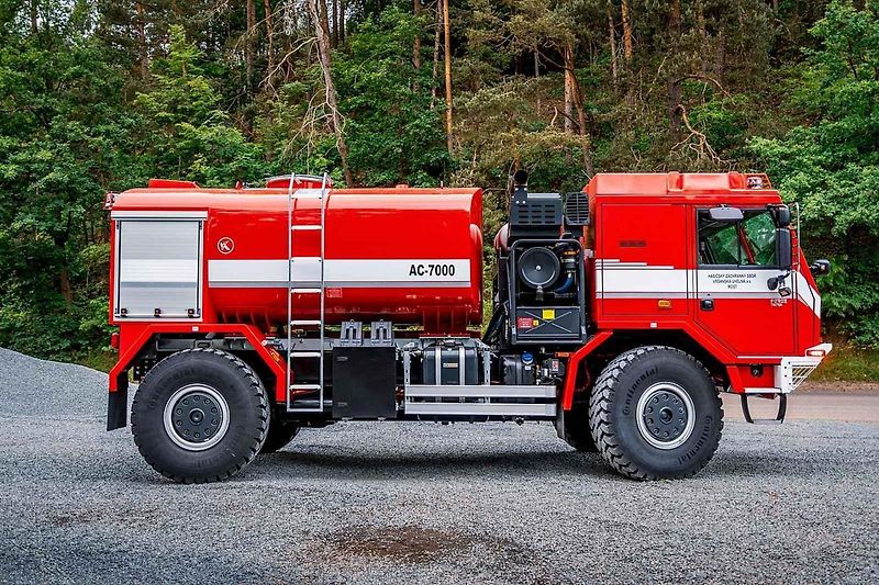 Velkoobjemová cisternová automobilová stříkačka Tatra Force CAS 30/9000/540 S3R.