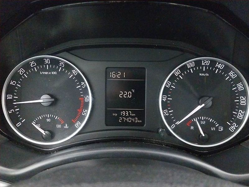 Škoda Octavia (2012) Ambition 2.0 TDI, Tempomat - fotka 11 z 15