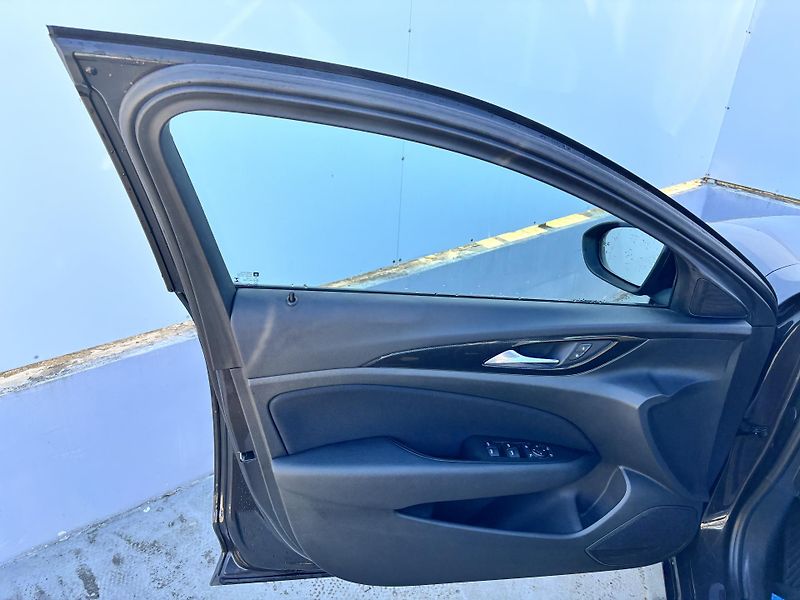 Opel Insignia (2022) 2.0CDTi 128kW Serv. kniha ALU! - fotka 16 z 33