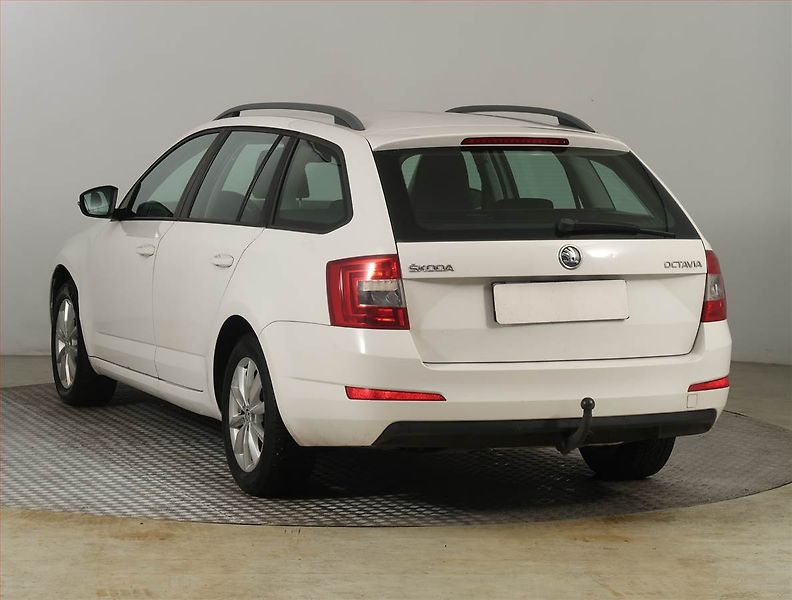 Škoda Octavia (2014) Ambition 1.6 TDI, Tempomat - fotka 4 z 18