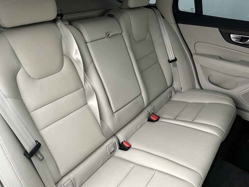 Volvo V60 2.0 B5 4x4 CC PLUS - fotka 16 z 31