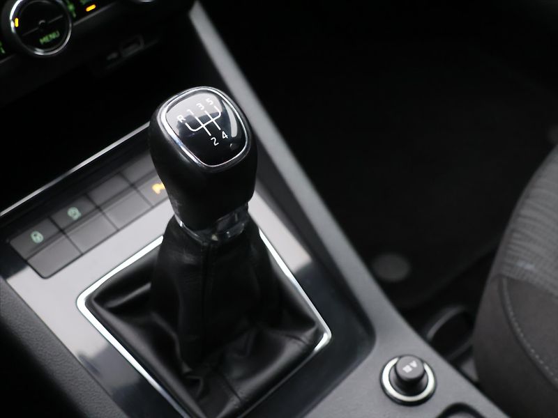 Škoda Octavia 1,6 TDI CZ Style LED Kessy - fotka 22 z 30