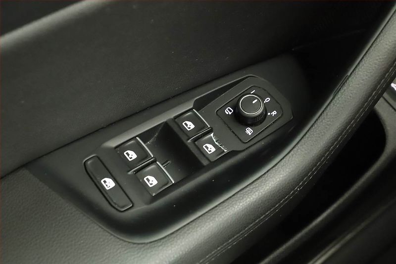 Volkswagen Passat (2015) 1.4 TSI, Automat, Kůže, Navi - fotka 14 z 18