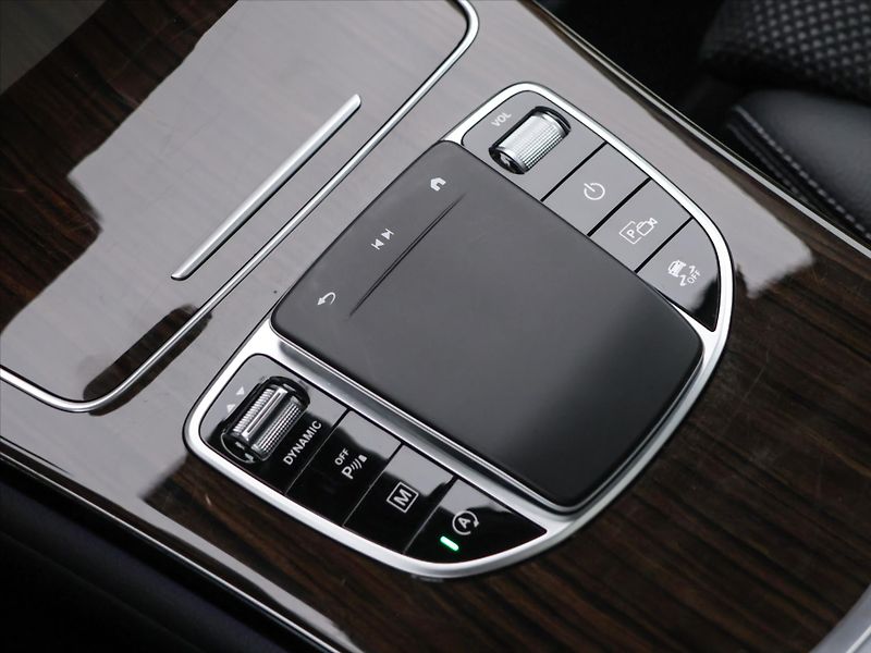 Mercedes-Benz GLC 2,0 200 4Matic DPH CZ 1.Maj. - fotka 31 z 41
