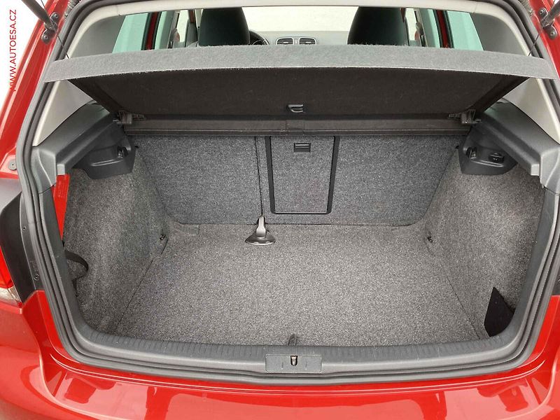 Volkswagen Golf (2010) 1.6 TDi, Team - fotka 7 z 18