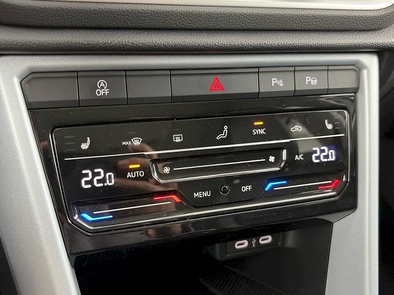 Volkswagen T-Roc (2025) Life GOAL 1.0 TSI 85kW - fotka 19 z 27
