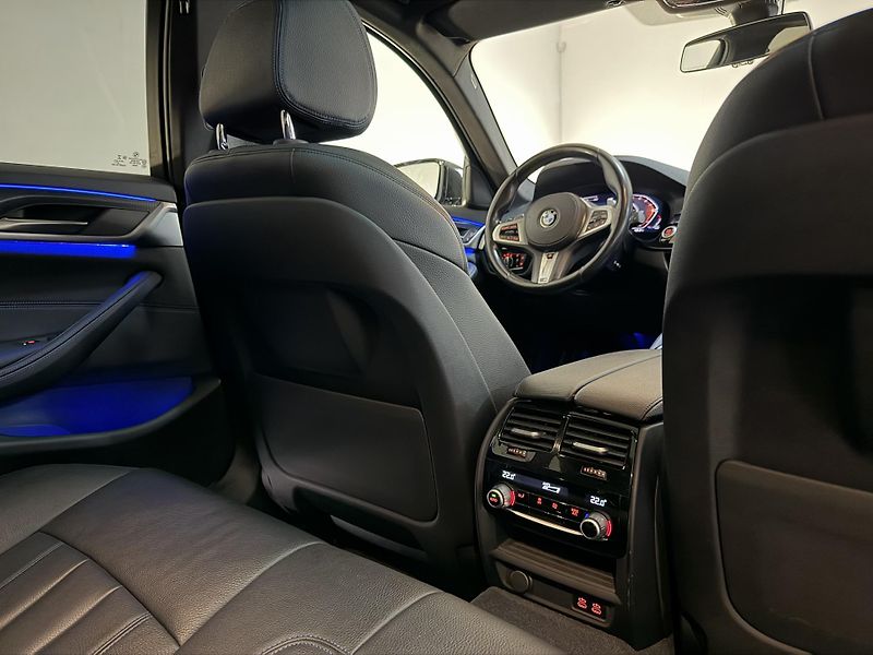 BMW Řada 5 530d xDrive M-Sport Laser FCL - fotka 24 z 48