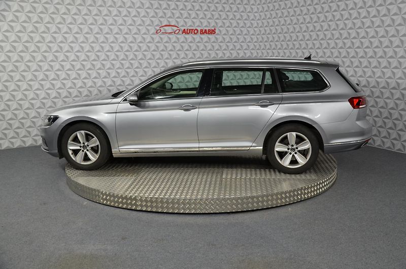 Volkswagen Passat (2023) 2.0 TDI 110 Elegance Variant - fotka 8 z 23