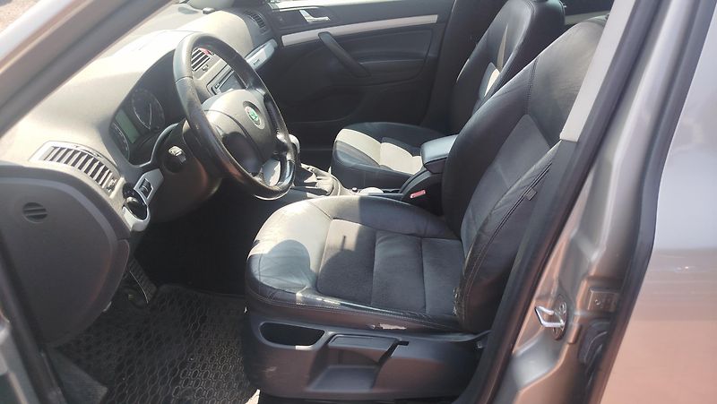 Škoda Octavia (2008) 2.0 FSI - fotka 7 z 27