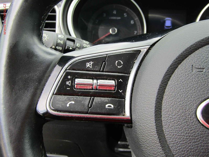 Kia Ceed (2018) 1.0T-GDi, AC - fotka 14 z 17
