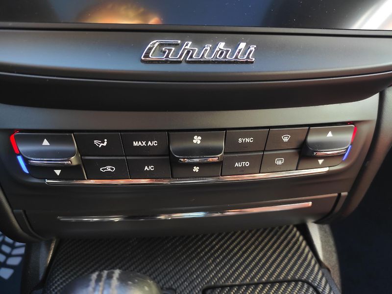 Maserati Ghibli 3.0 V6 316kW S Q4 LIFT, AT - fotka 25 z 48