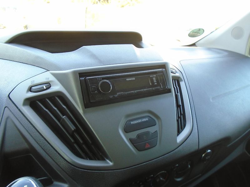 Ford Transit Custom (2015) 2.2 TDCi 9 míst BUS - fotka 18 z 23