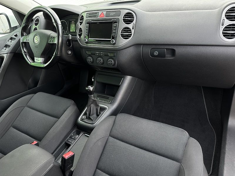 Volkswagen Tiguan 2.0TDi 4x4 R-Line 170PS Bi-Xen - fotka 27 z 28