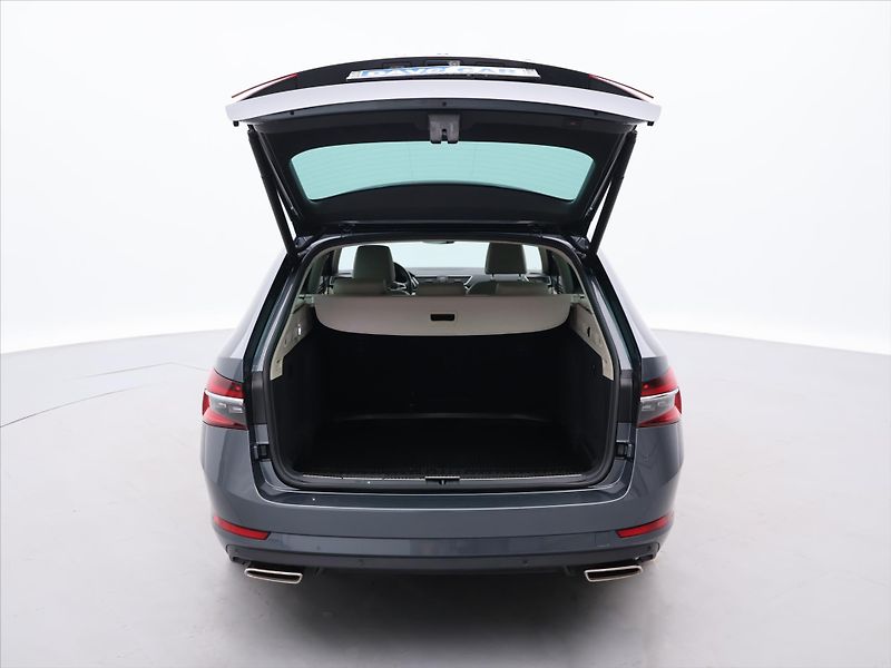 Škoda Superb 2,0 TSI 200kW L&K 4x4 DSG DPH - fotka 9 z 36