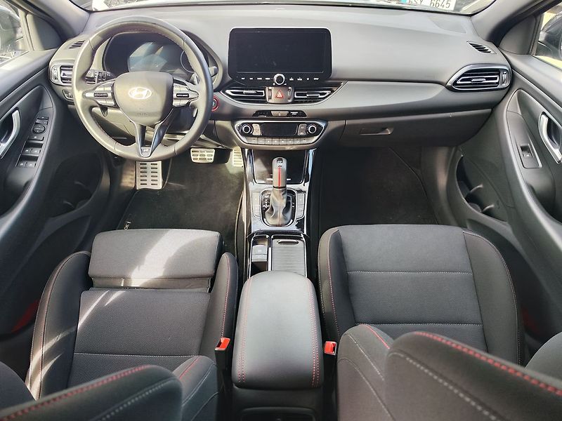Hyundai i30 1.5 T-GDI/103kW N-Line DCT - fotka 13 z 34