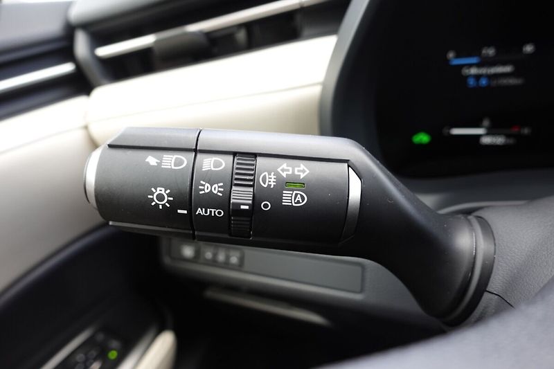 Lexus LBX 1,5 HEV Elegant Tech - fotka 29 z 35