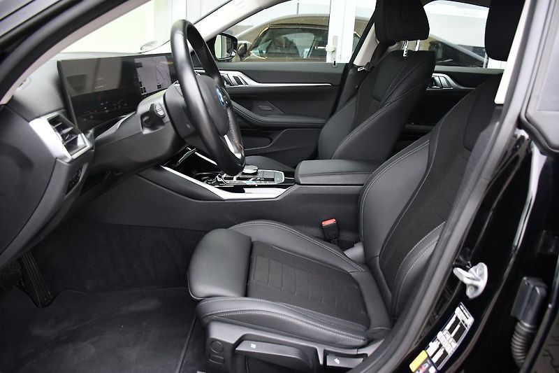 BMW i4 eDrive40 97%SoH - fotka 13 z 38