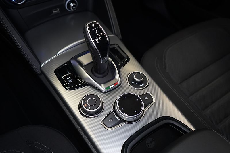 Alfa Romeo Stelvio 2.2 Diesel Q4 154kW (210k) - fotka 38 z 44