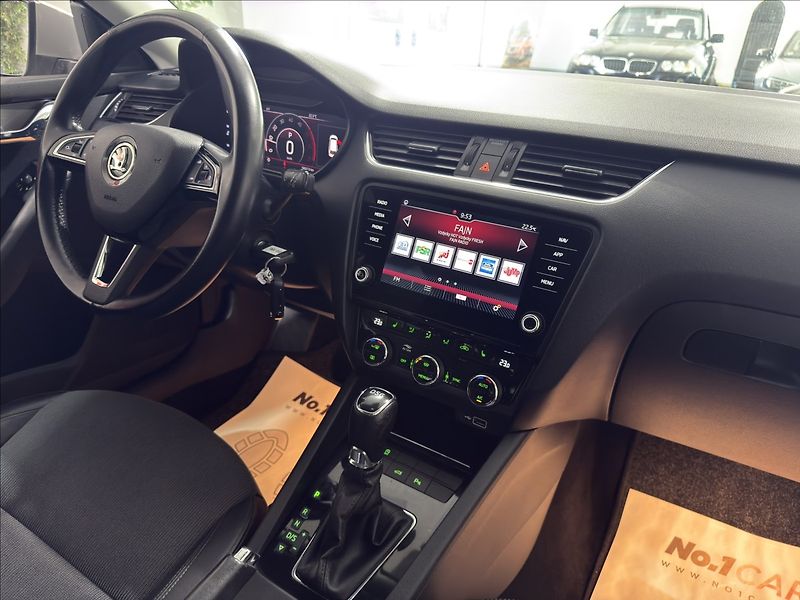 Škoda Octavia 1,6   TDI DSG STYLE+ VIRTU ACC - fotka 26 z 43