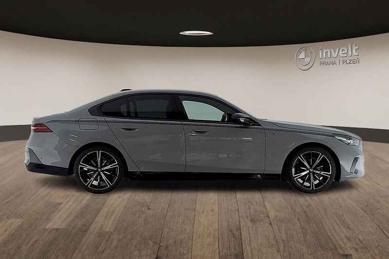 BMW Řada 5 řady 5 | 520d xDrive - fotka 2 z 24