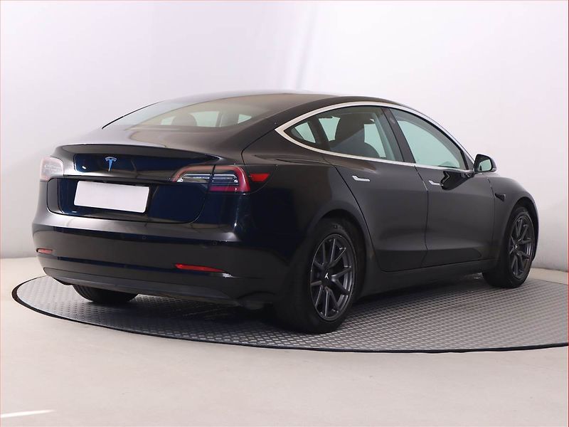 Tesla Model 3 (2019) Std Range Plus 52kWh, SoH 80% - fotka 5 z 25